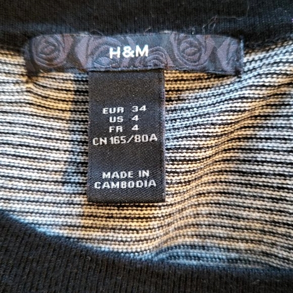 H&M Women's Black & White Striped Sweater Top 3/4 Length Sleeve Size US 4 - Picture 3 of 3